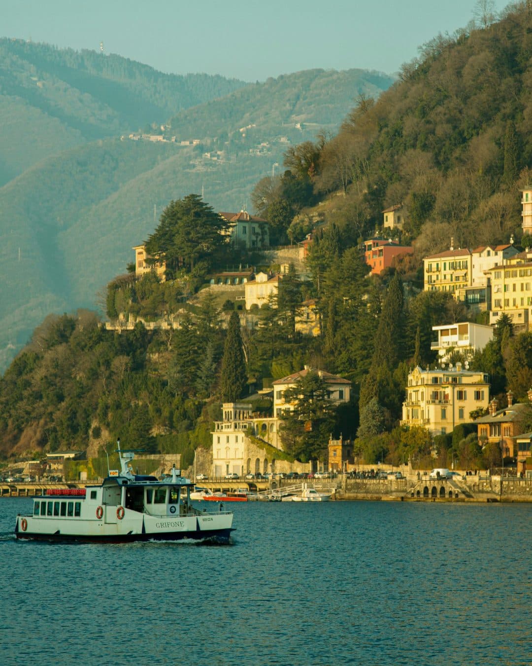 Giro in battello sul lago